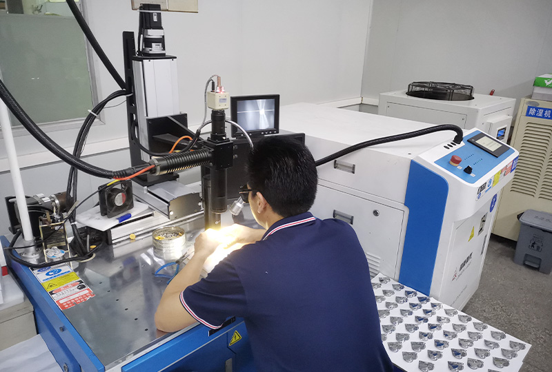 亚凯特-激光焊接机